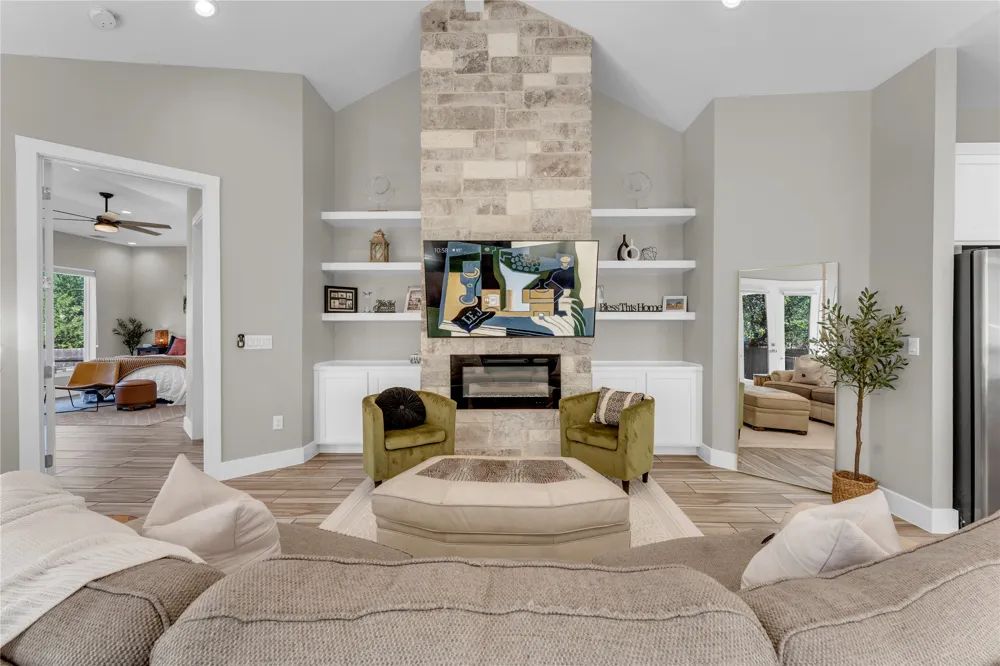 824 Woodland Hills Drive Granite Shoals, TX 78654