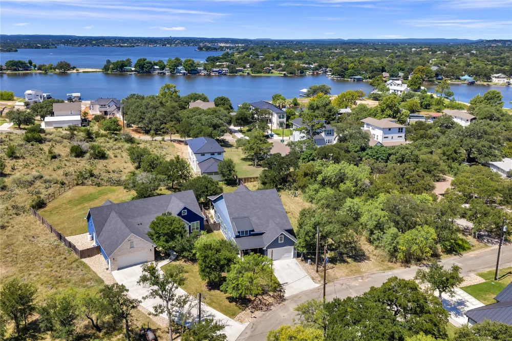 824 Woodland Hills Drive Granite Shoals, TX 78654