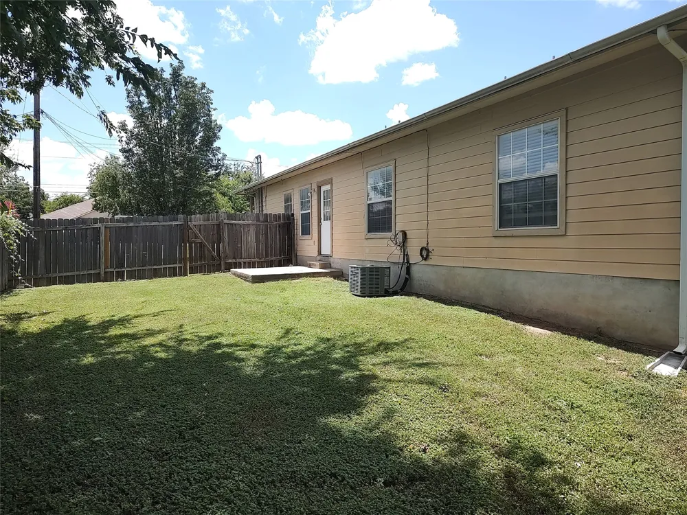 2206 S Bagdad Road #B Leander, TX 78641