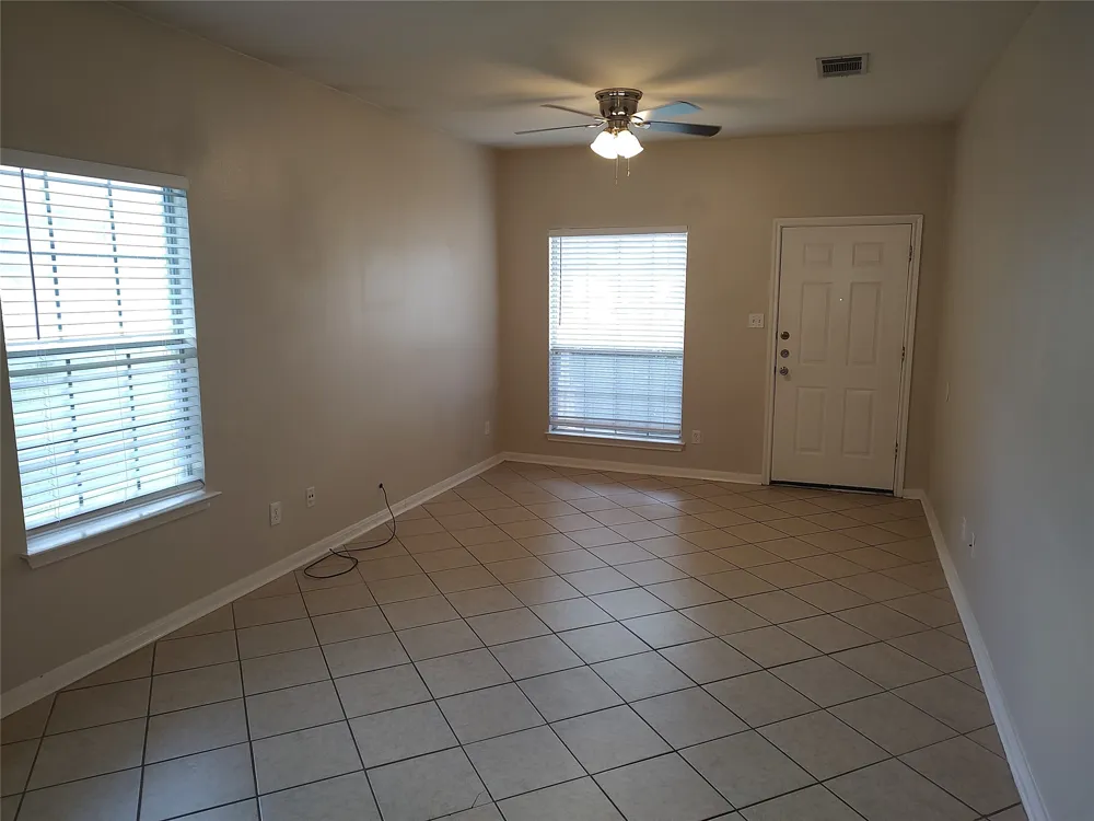 2206 S Bagdad Road #B Leander, TX 78641