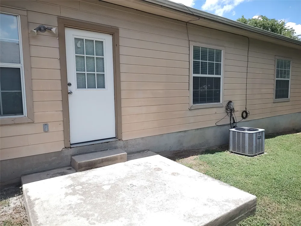 2206 S Bagdad Road #B Leander, TX 78641