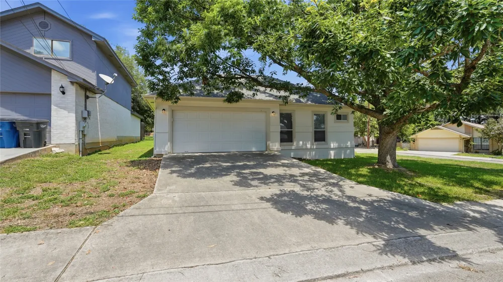 703 Lazy Bluff Lane New Braunfels, TX 78130