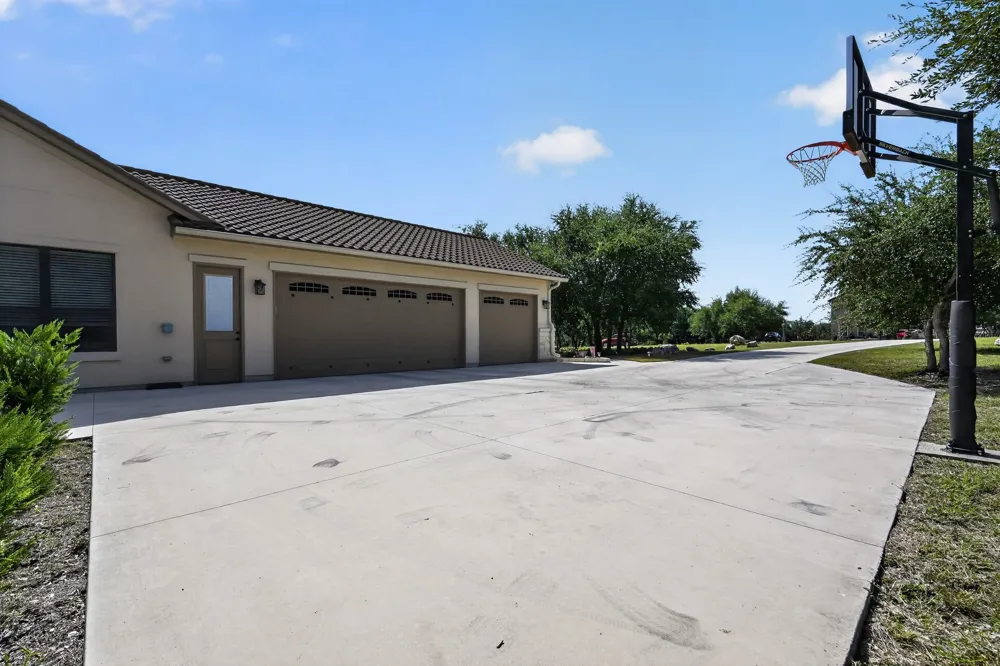 645 Strada Luca Florence, TX 76527