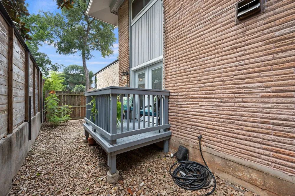 2208 Enfield Road #107 Austin, TX 78703