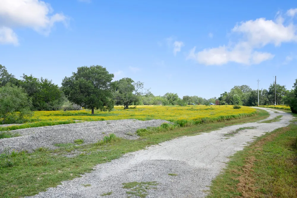 3413 Fm 1185 Lockhart, TX 78644