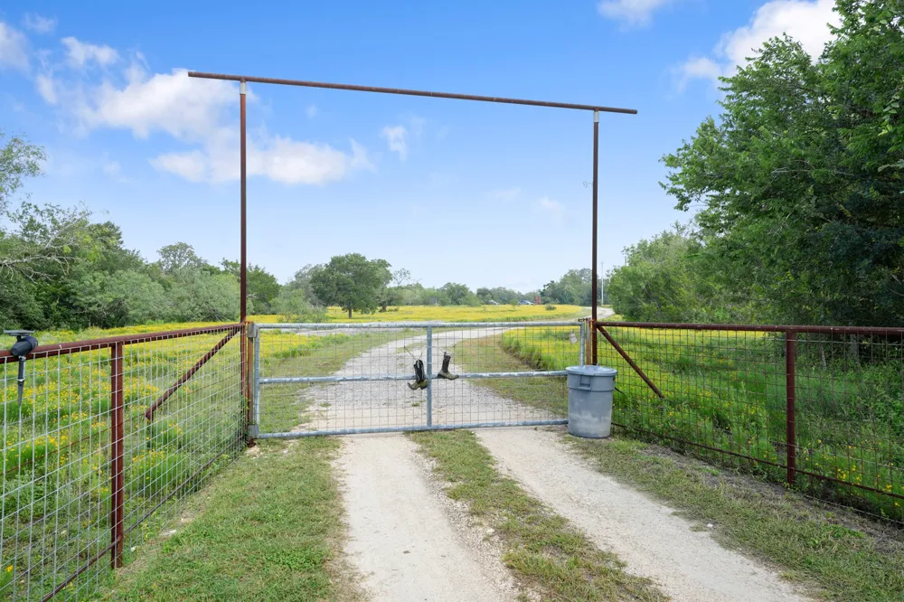 3413 Fm 1185 Lockhart, TX 78644