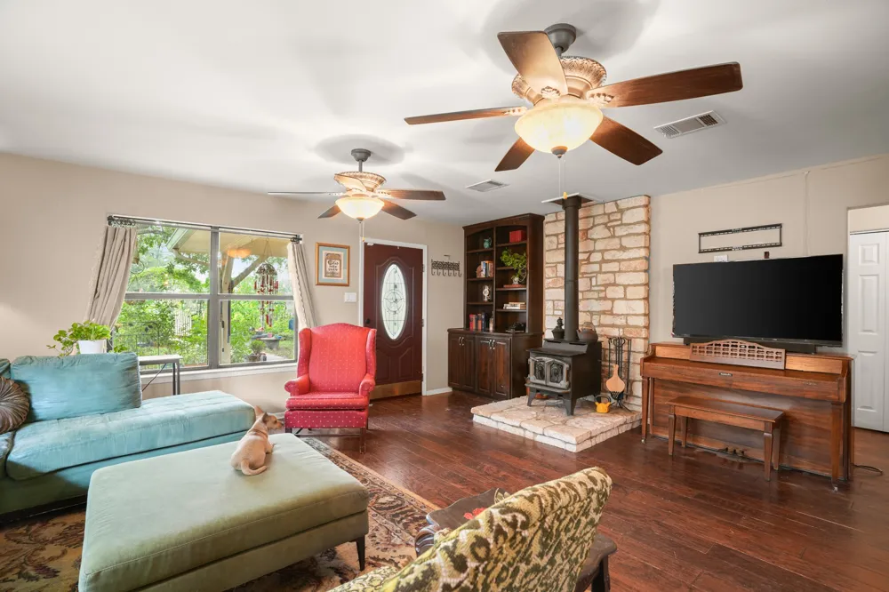 3413 Fm 1185 Lockhart, TX 78644