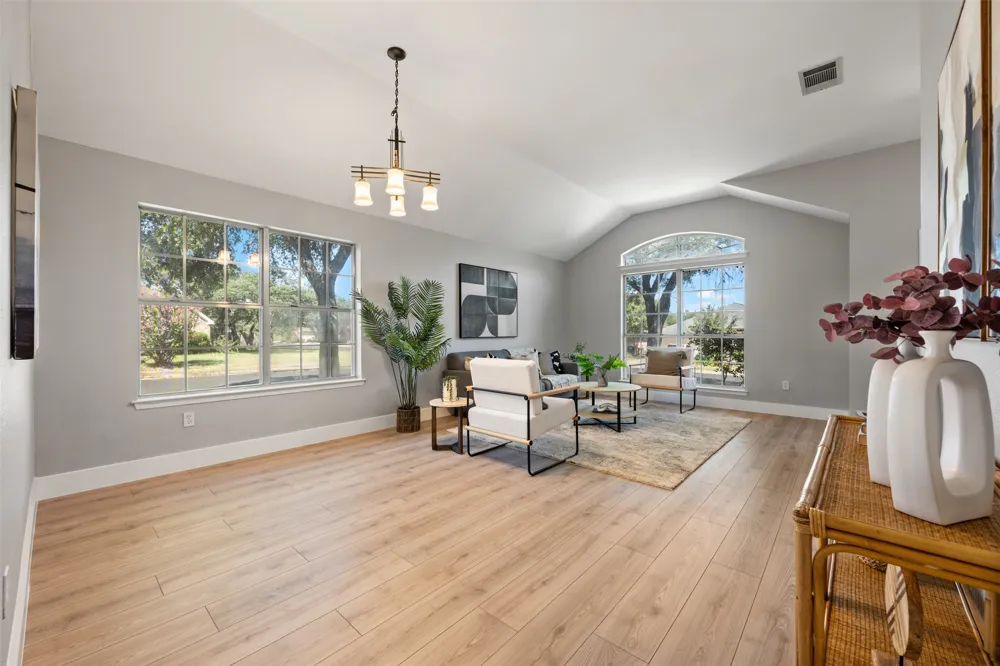 8009 Nairn Drive Austin, TX 78749