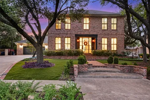 1208 Grosvener Court