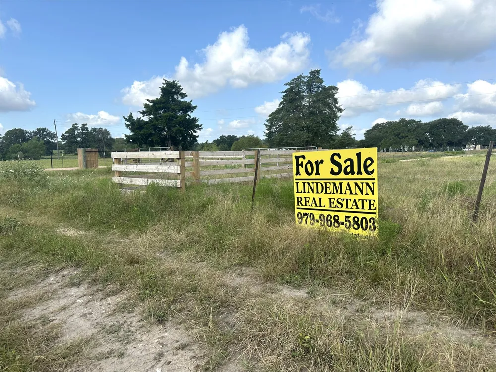 8345 Farm To Market 2145 La Grange, TX 78945