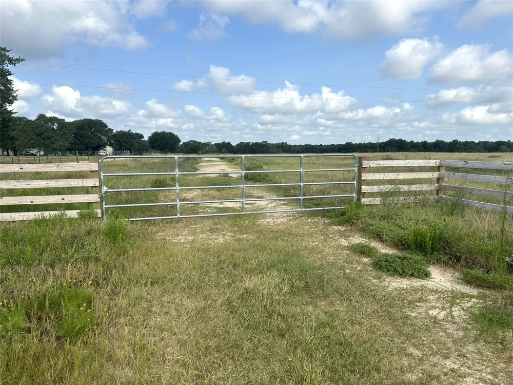 8345 Farm To Market 2145 La Grange, TX 78945