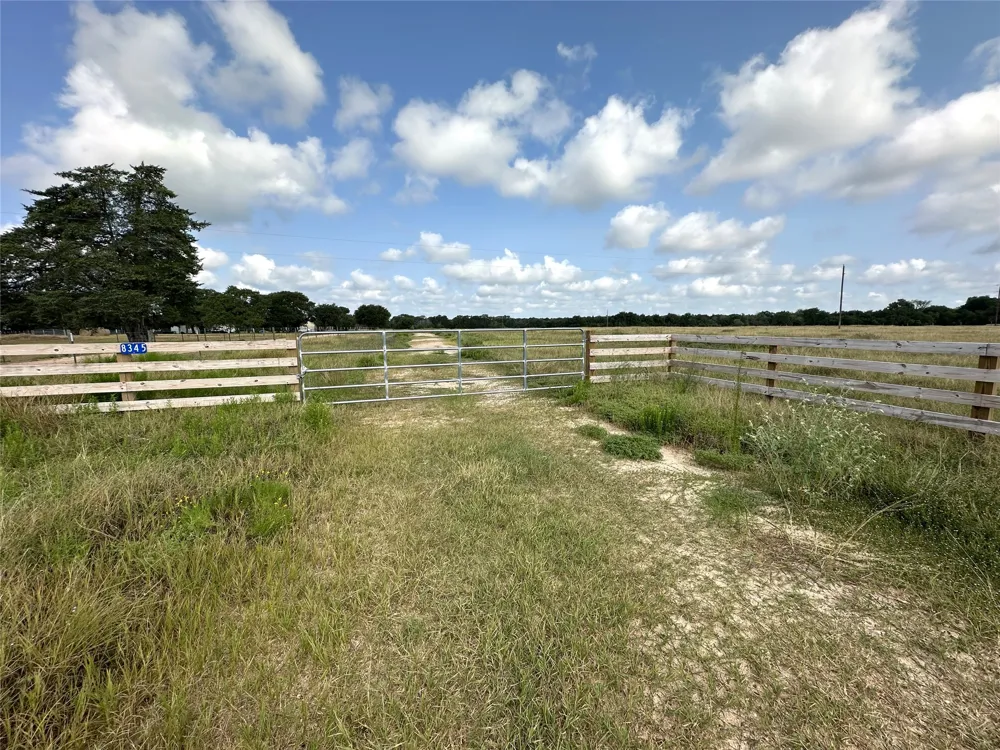 8345 Farm To Market 2145 La Grange, TX 78945
