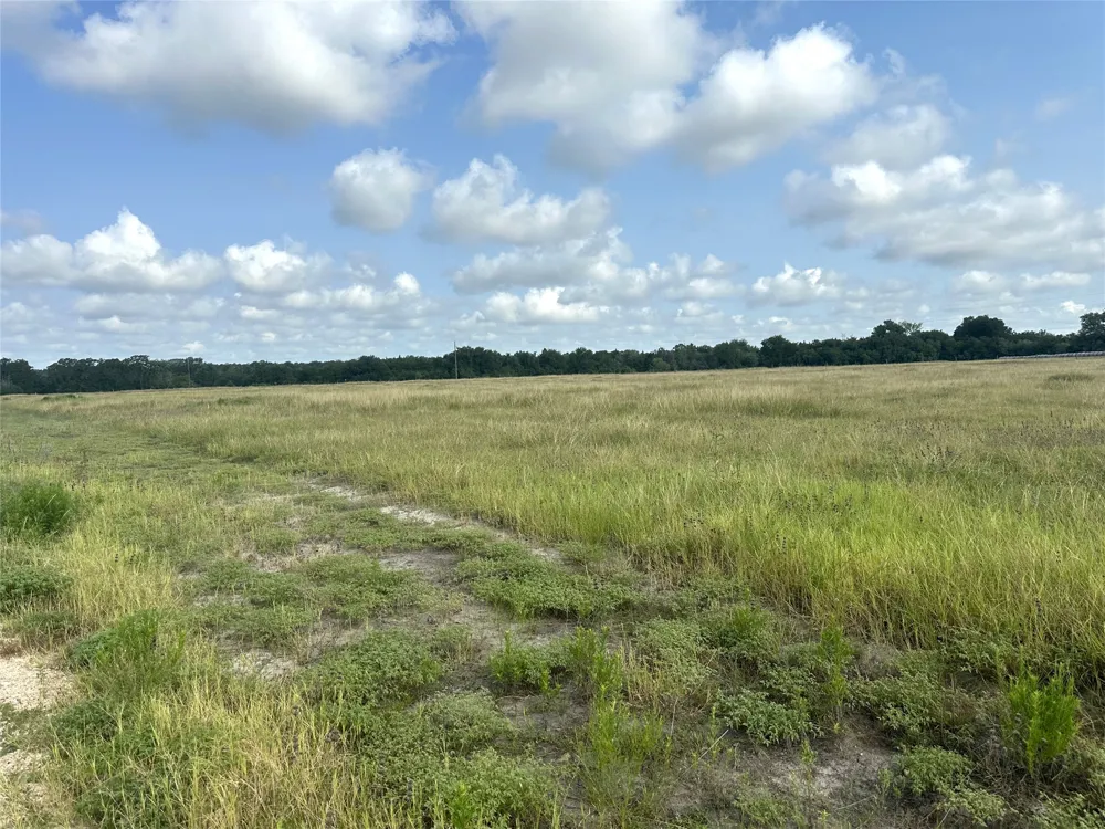8345 Farm To Market 2145 La Grange, TX 78945