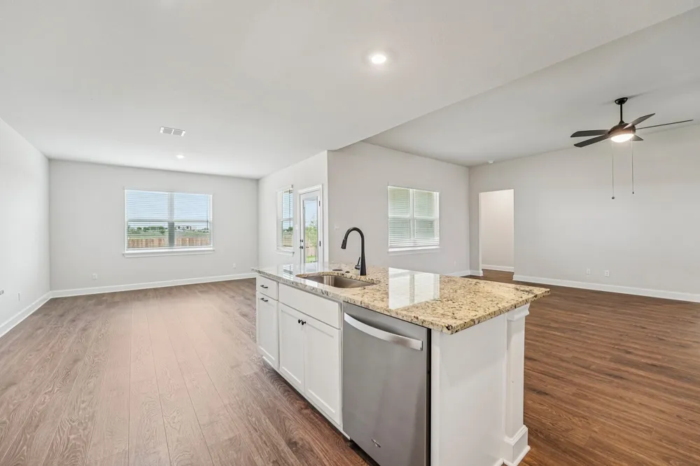 517 W Luna Blue Lane Jarrell, TX 76537
