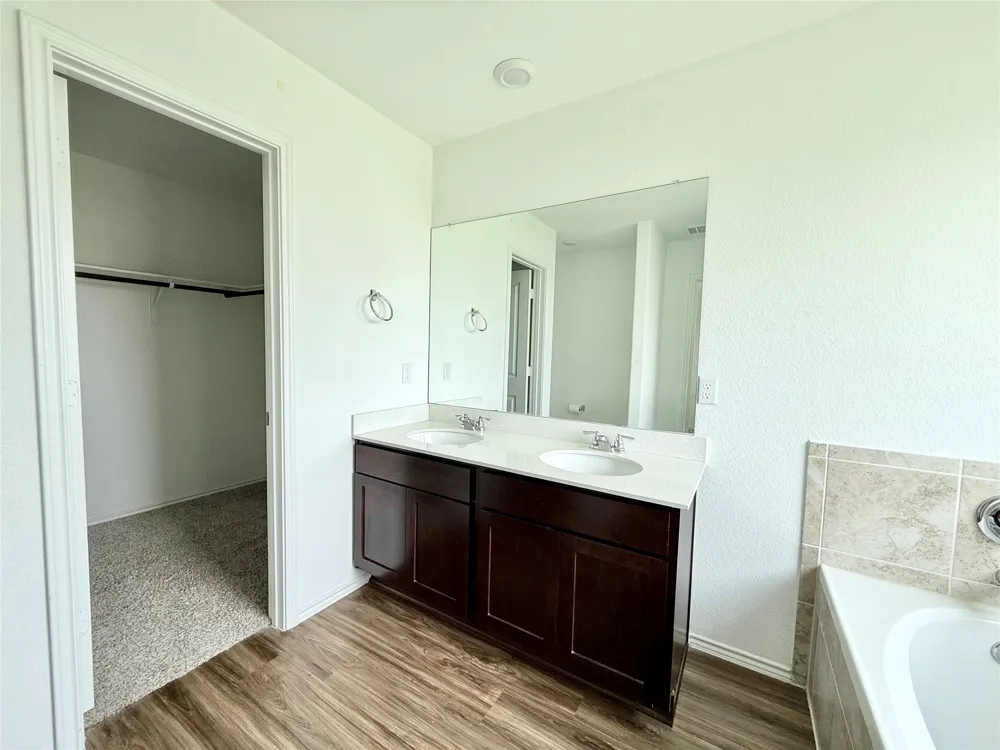 140 Canley Loop Hutto, TX 78634