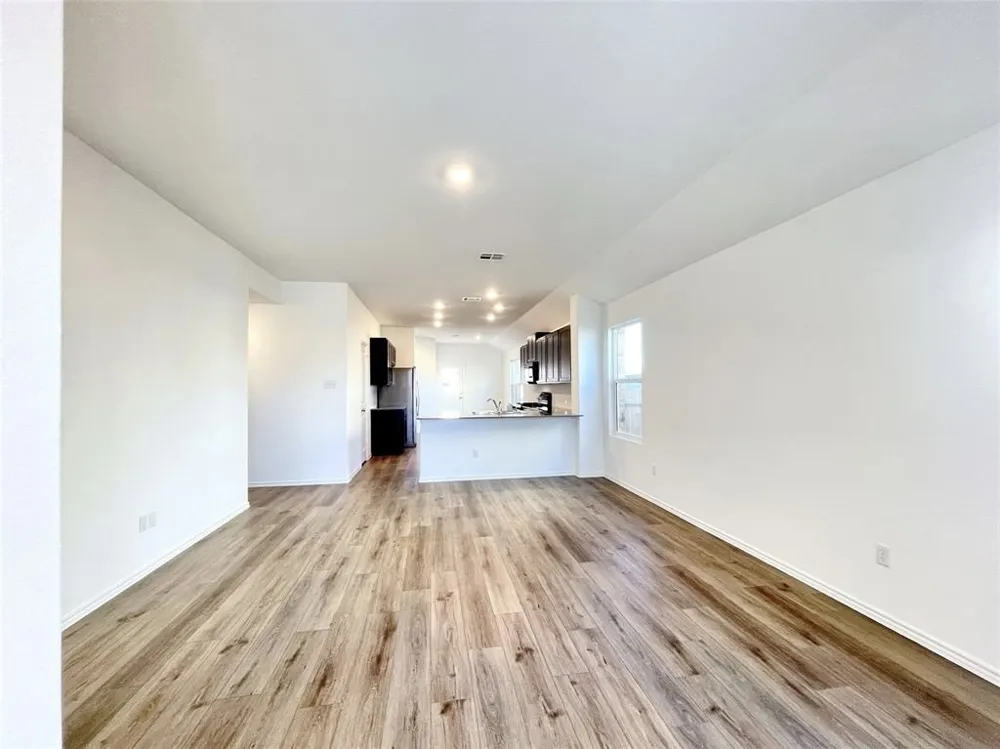 140 Canley Loop Hutto, TX 78634