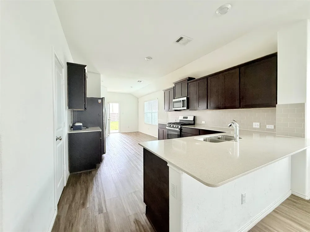 140 Canley Loop Hutto, TX 78634