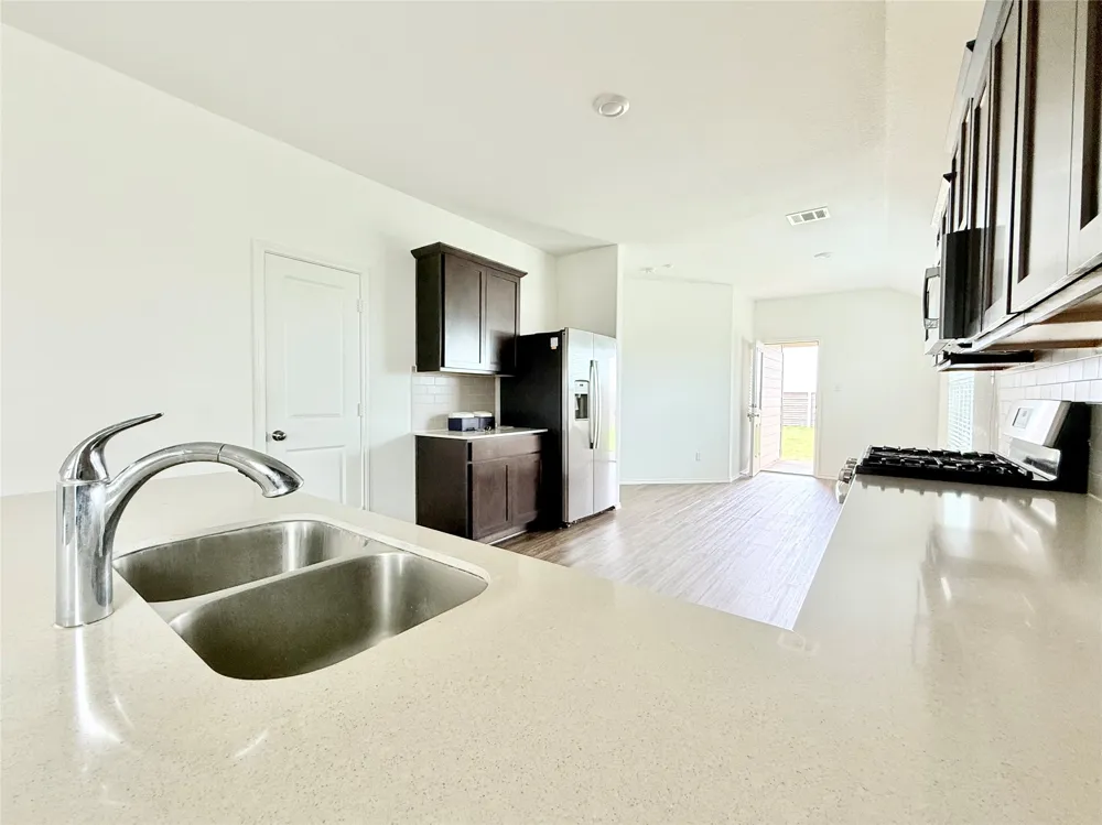 140 Canley Loop Hutto, TX 78634