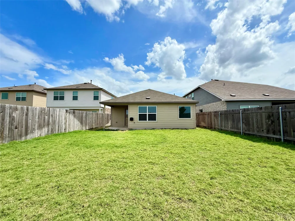 140 Canley Loop Hutto, TX 78634