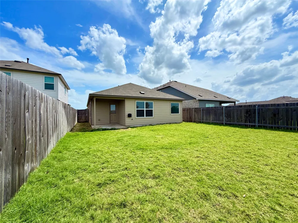 140 Canley Loop Hutto, TX 78634