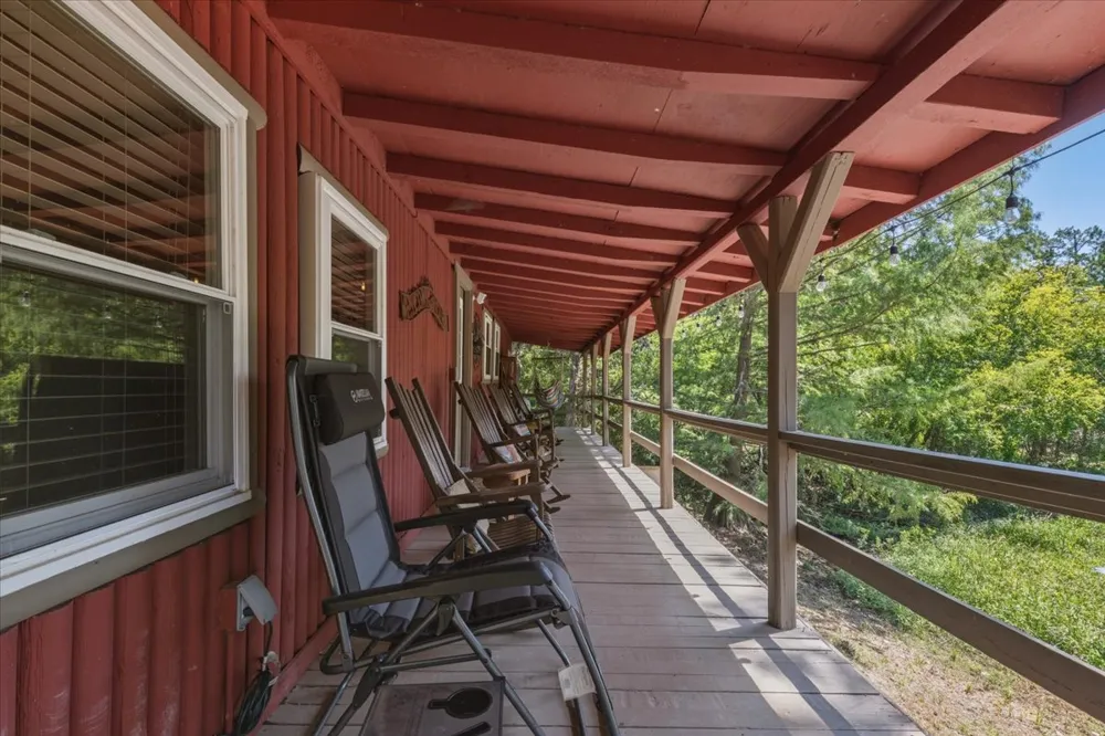 463 Clear Lake Drive La Grange, TX 78945
