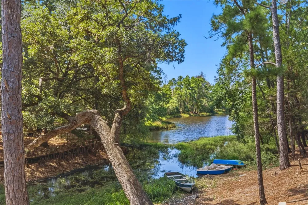 463 Clear Lake Drive La Grange, TX 78945