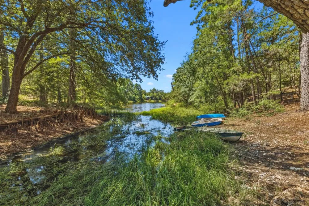 463 Clear Lake Drive La Grange, TX 78945