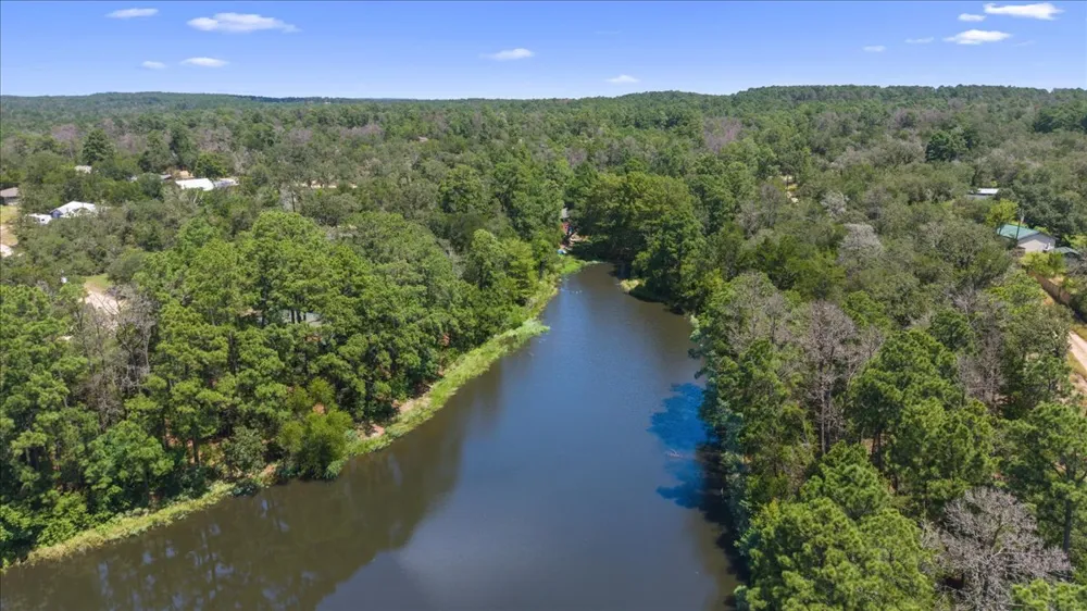 463 Clear Lake Drive La Grange, TX 78945