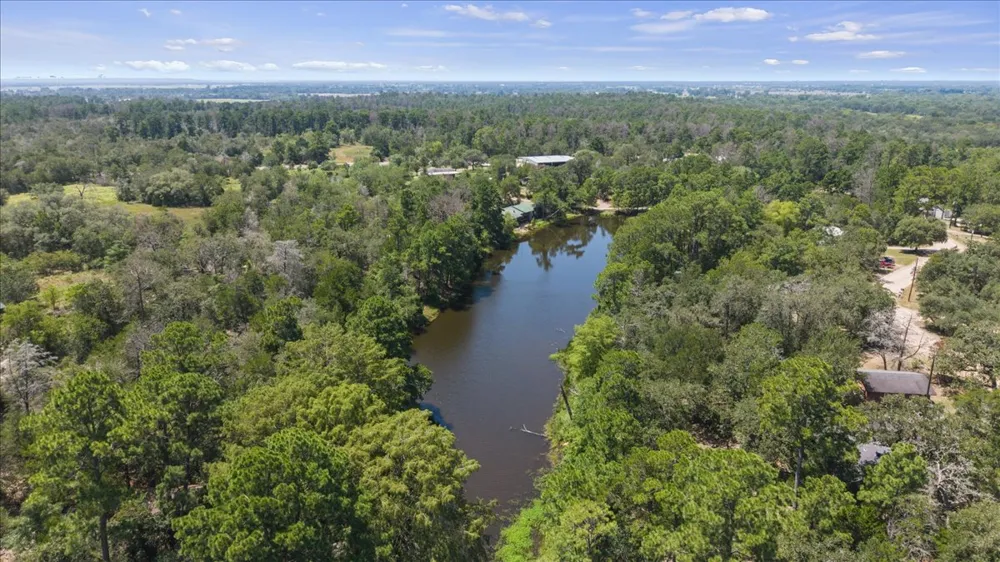 463 Clear Lake Drive La Grange, TX 78945