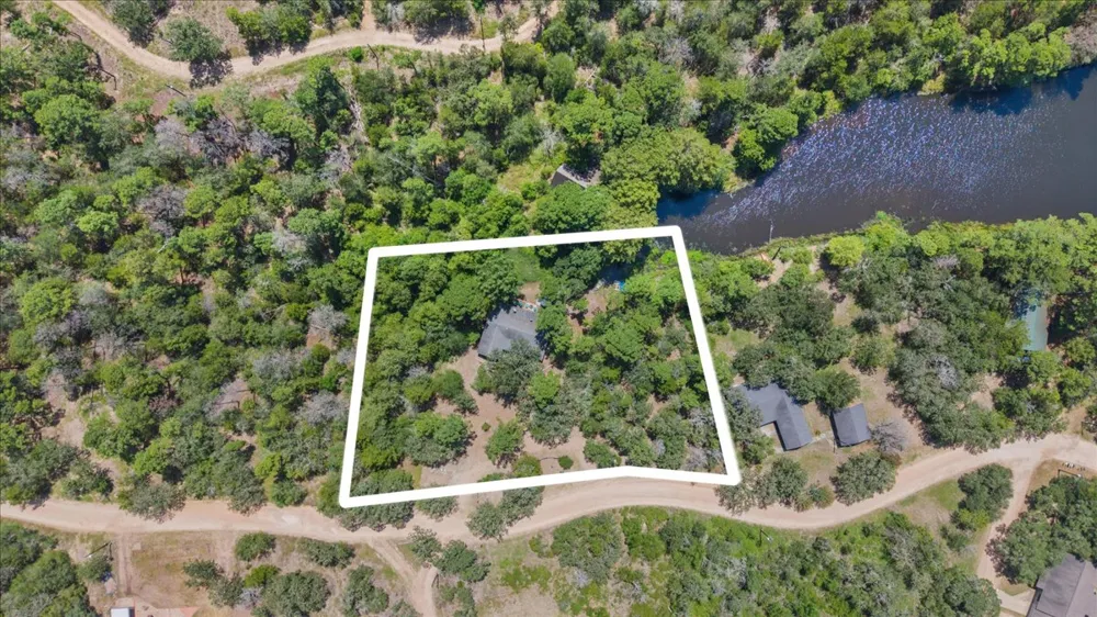 463 Clear Lake Drive La Grange, TX 78945