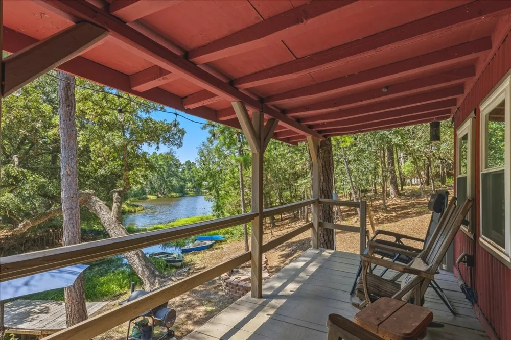 463 Clear Lake Drive La Grange, TX 78945