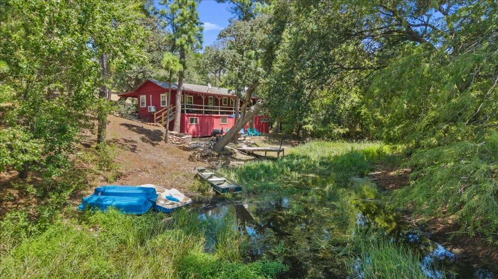 463 Clear Lake Drive La Grange, TX 78945