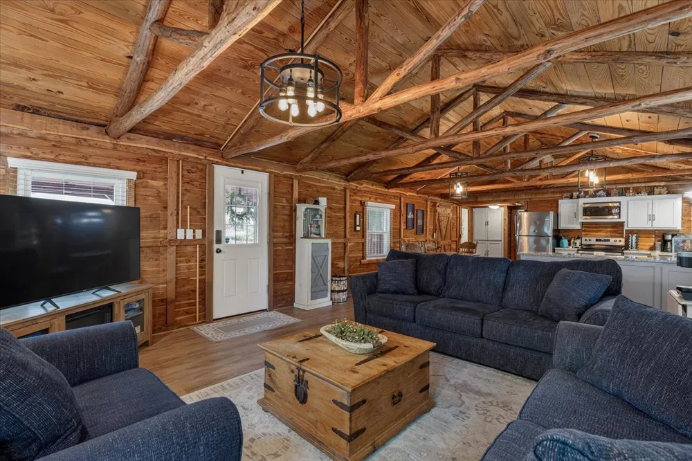 463 Clear Lake Drive La Grange, TX 78945