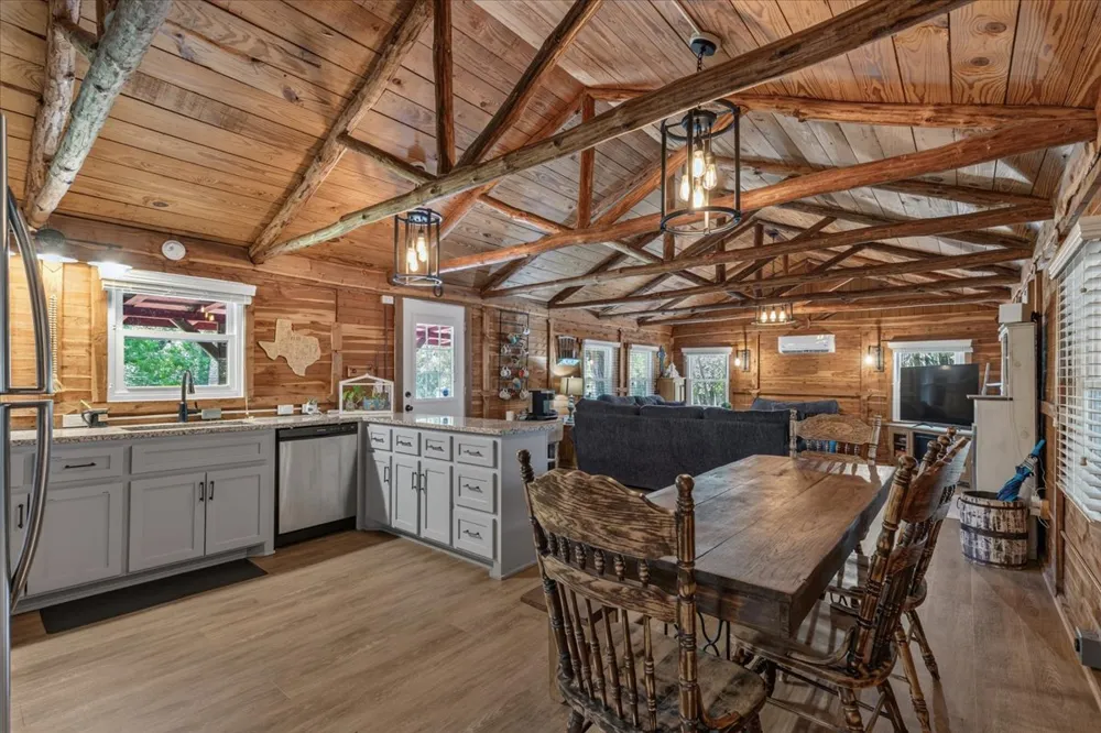 463 Clear Lake Drive La Grange, TX 78945