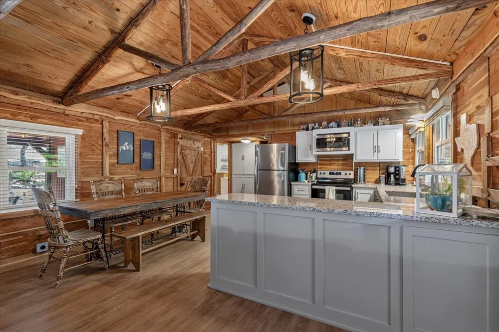 463 Clear Lake Drive La Grange, TX 78945