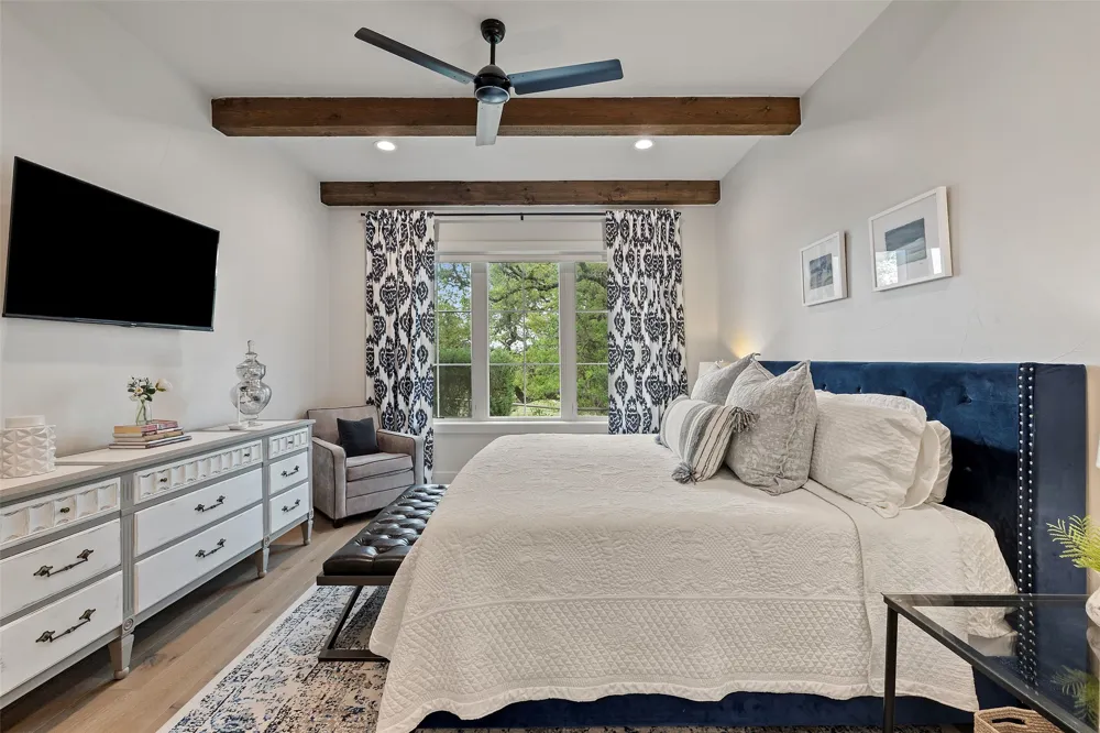 19601 Flying J Boulevard #16 Spicewood, TX 78669