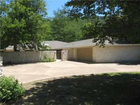 2001 Manana Street