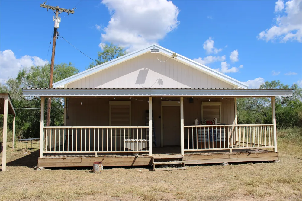 313 CR 313 Encino, TX 78353