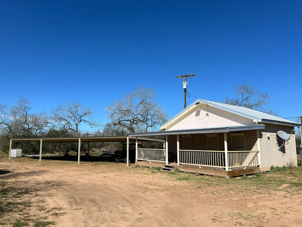 313 CR 313 Encino, TX 78353