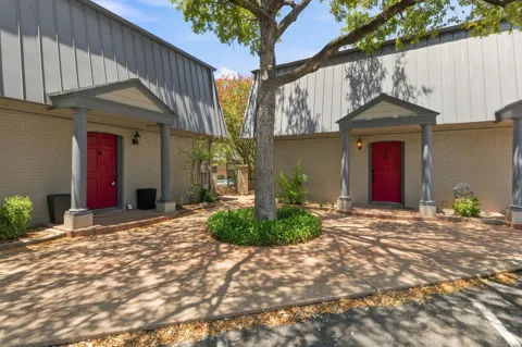 2500 Steck Avenue #7