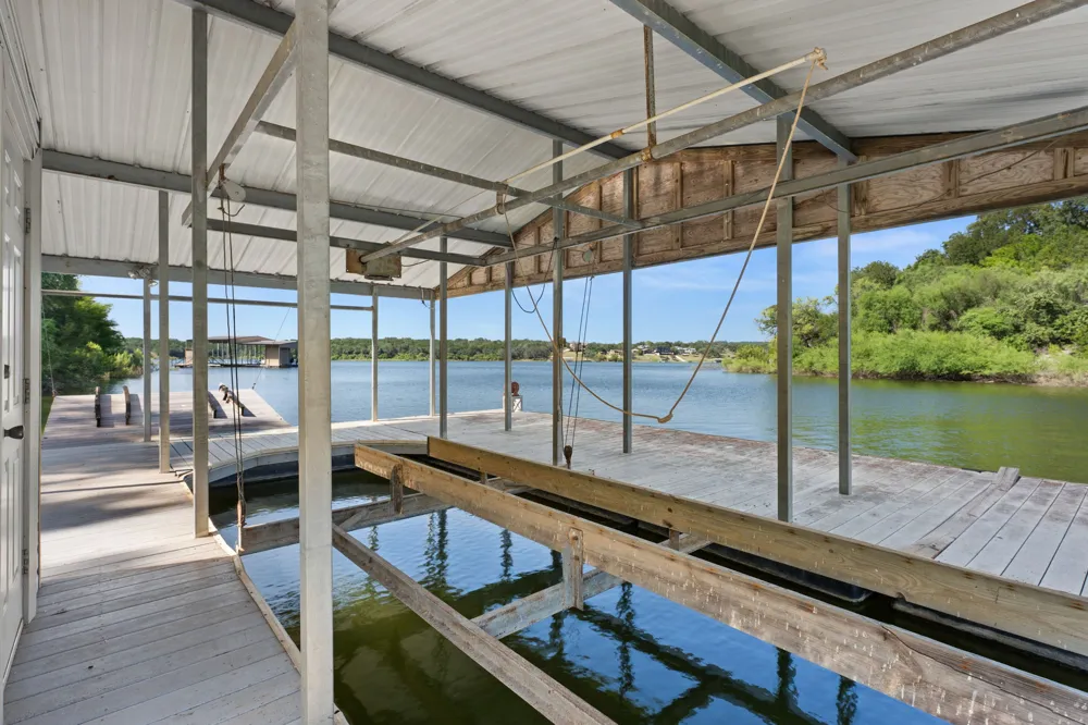 2819 Cliff Point Spicewood, TX 78669