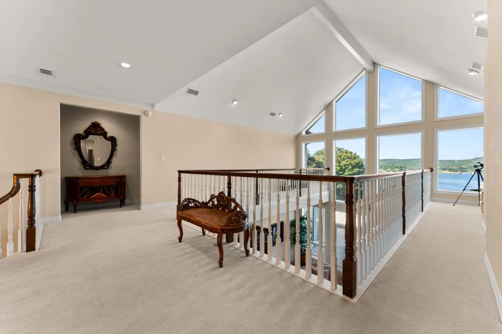 2819 Cliff Point Spicewood, TX 78669