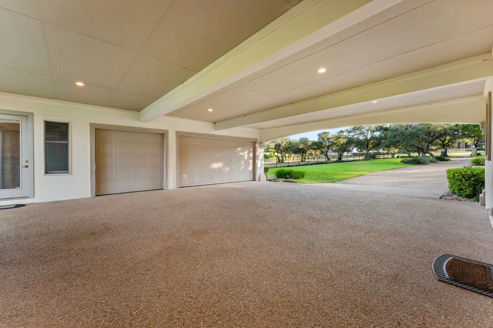 2819 Cliff Point Spicewood, TX 78669