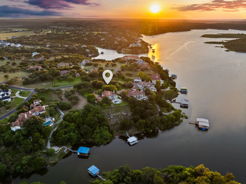 2819 Cliff Point Spicewood, TX 78669
