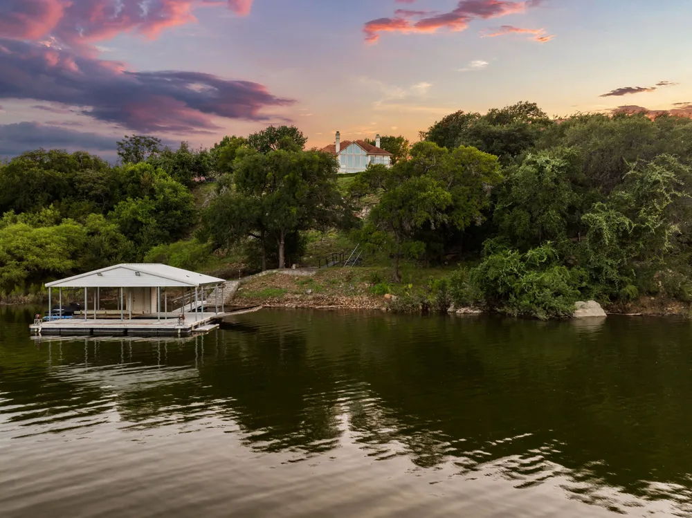 2819 Cliff Point Spicewood, TX 78669