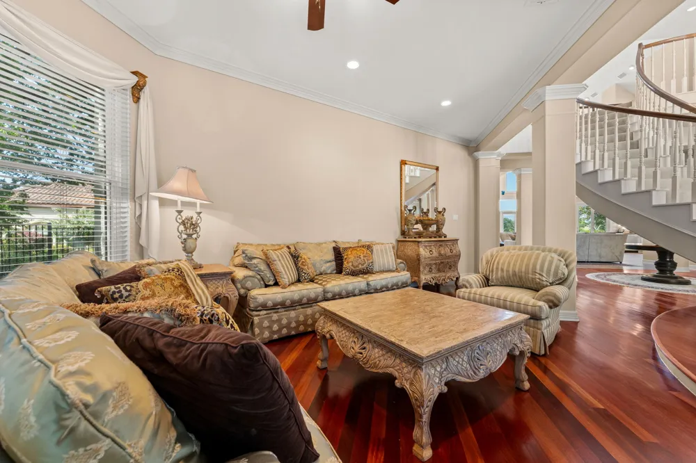 2819 Cliff Point Spicewood, TX 78669