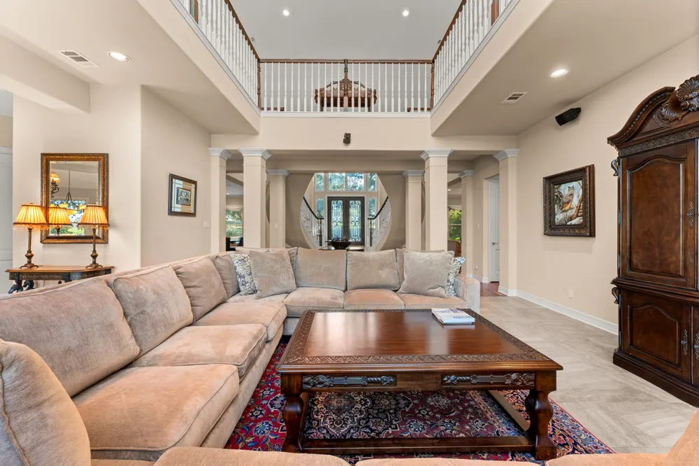 2819 Cliff Point Spicewood, TX 78669