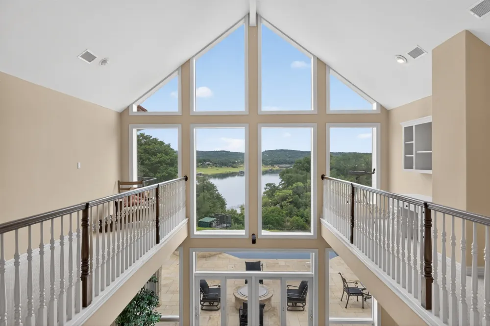 2819 Cliff Point Spicewood, TX 78669