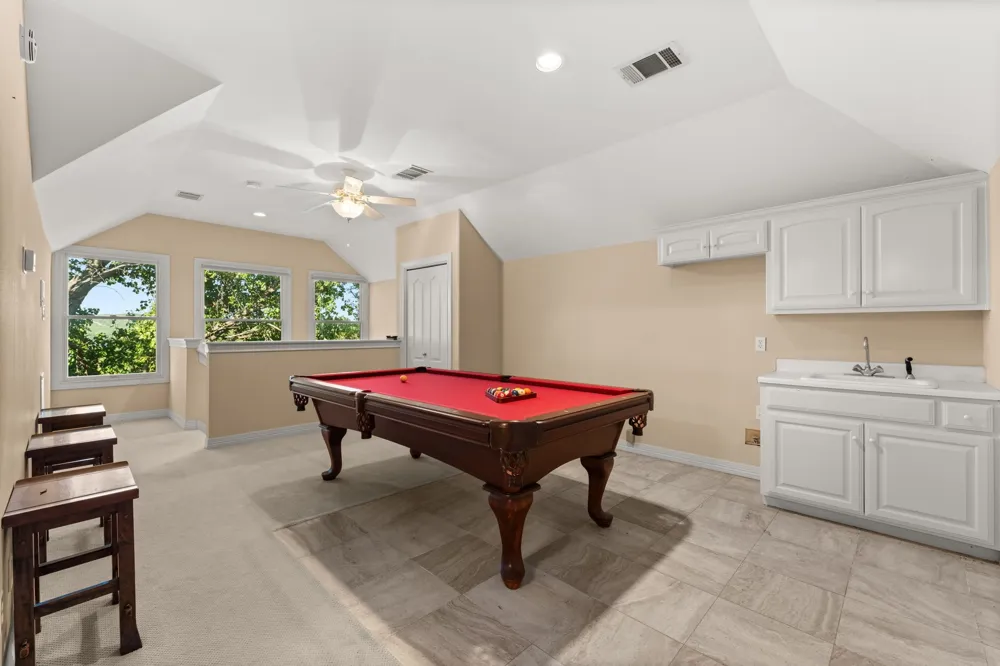2819 Cliff Point Spicewood, TX 78669