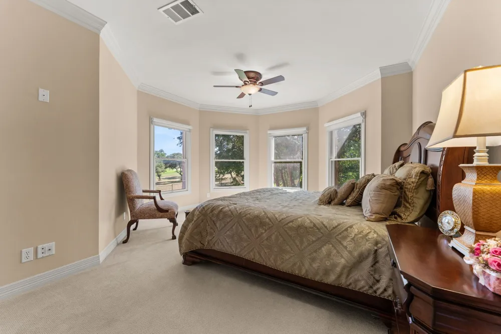 2819 Cliff Point Spicewood, TX 78669